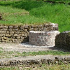 Aufnahme des Brunnens an der Burg Stein Biblis-Nordheim