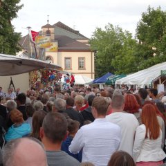 Menschenmassen auf dem Bibliser Gurkenfest